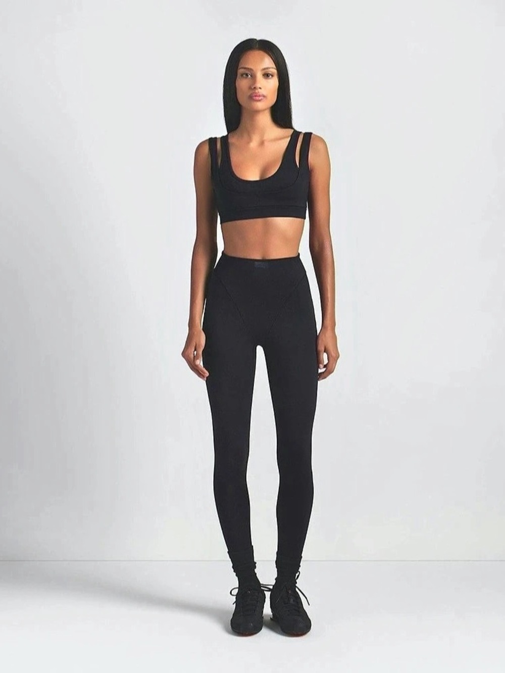 NikeSKIMS V-Panel 26” Leggings Obsidian Small NWT